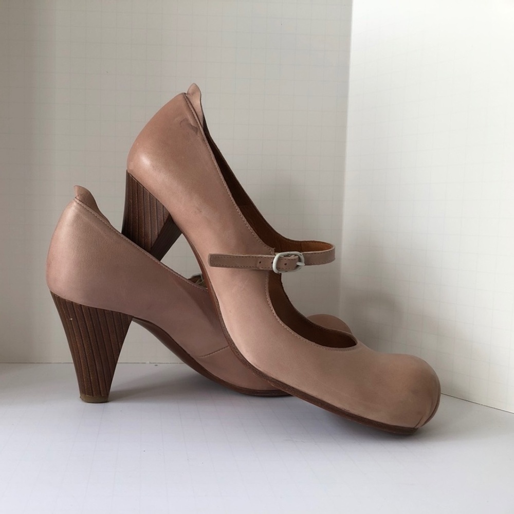 Chie MIhara high heeled shoes with strap. dusty pink. size 9